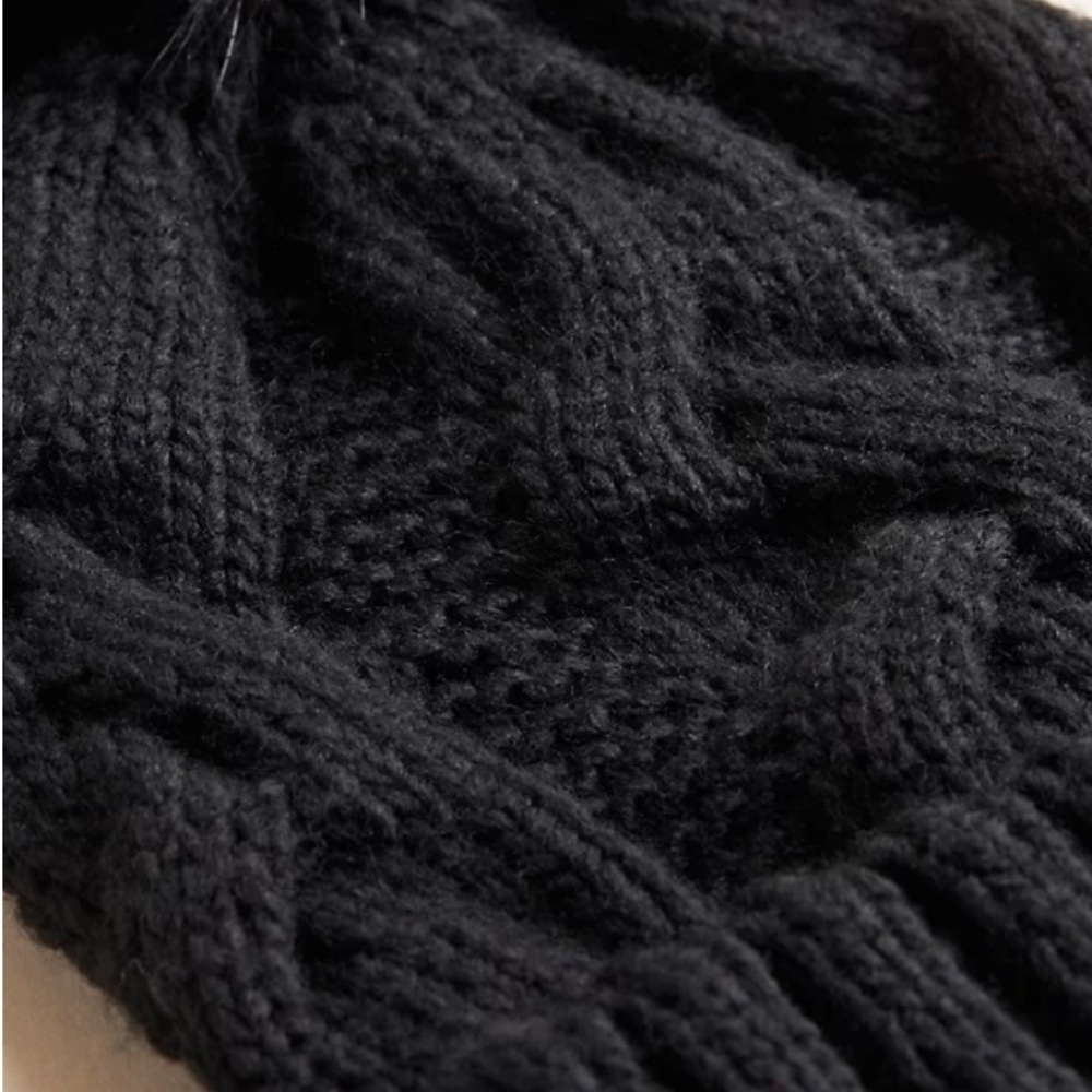 CABLE KNIT COZY POM BEANIE - Picture 3 of 3